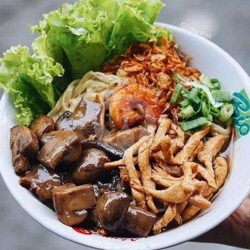 Mie Urat Sapi menu Pangsit Mie & Lemper Ayam Spesial 168, Gading Elok Utara Raya