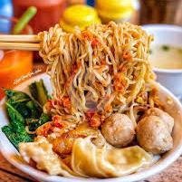 Mie Ayam Sambel Ulek BK: Surga Kuliner di Kuningan yang Wajib Dicoba