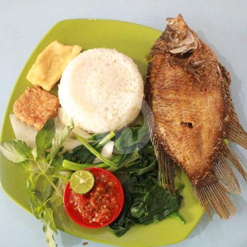 Nasi Tempong Ikan Gurami Goreng menu Nasi Tempong Condong Raos Lidahwetan, Lakarsantri