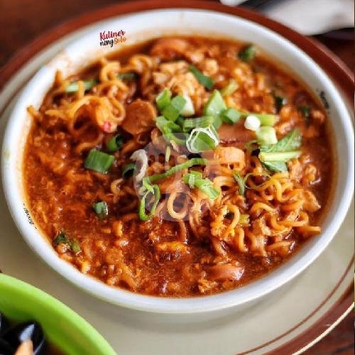 Kedai Hellboy Es Teler & Nasi Goreng: Surga Kuliner Tersembunyi di Surakarta