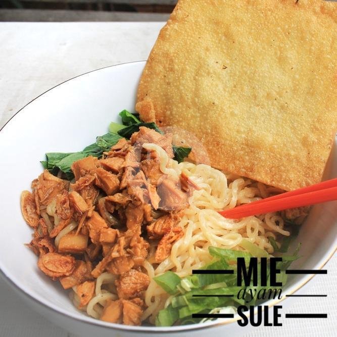 Pangsit Rebus + Baso menu Mie Ayam Bang Sule, Cempaka Baru