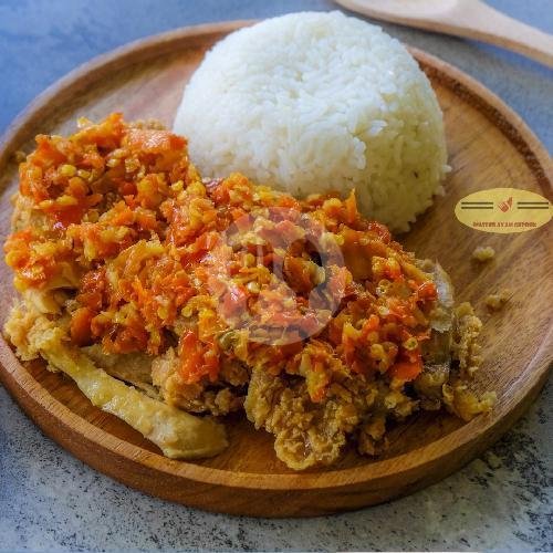 Review Master Ayam Geprek Kartasura: Kuliner Lezat dan Terjangkau untuk Mahasiswa