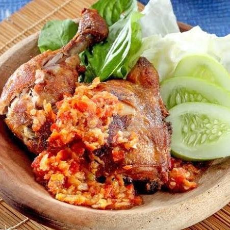 Ayam Goreng + Nasi menu Ayam Bakar Madu Mas Bagas, Bentengan Raya