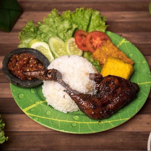 Pesmol Gurame menu Warung Nasi Kang Ewok, Astina
