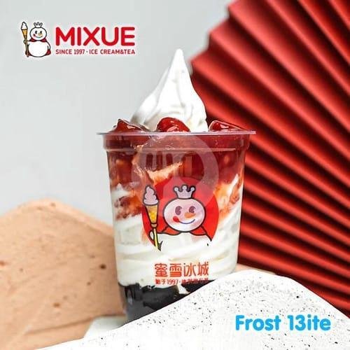 Lucky Sundae Strawberry menu Mixue Dlopo, Ngasem