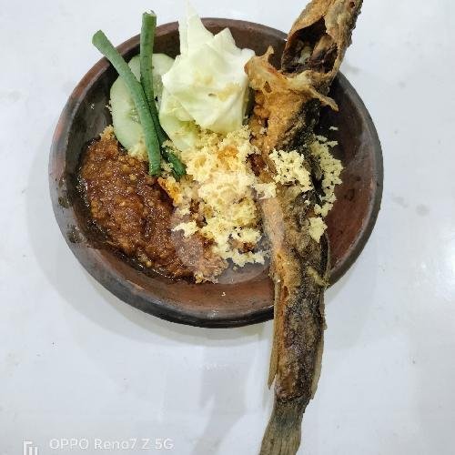 Lele Bakar menu Pecel Lele Kang Bejo, Karanglo