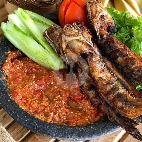Mujaer Geprek sambel edan menu Sego Welut Mbak Nik, Lawang