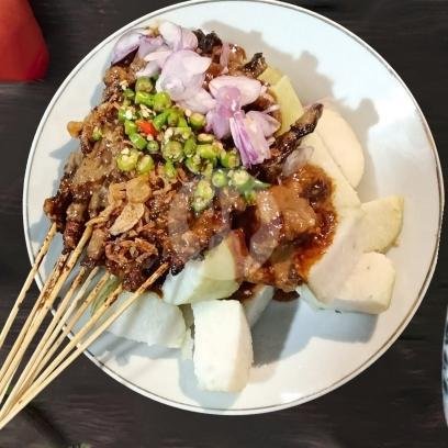Dua Bungkus (Sate Ayam + Lontong M) menu Sate Ayam Mbak Denok, Kasihan