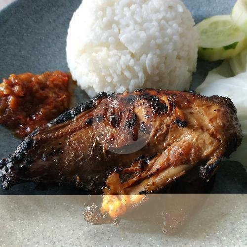 Paket Bebek Goreng Paha menu Ayam Mbah Semar, Manyaran
