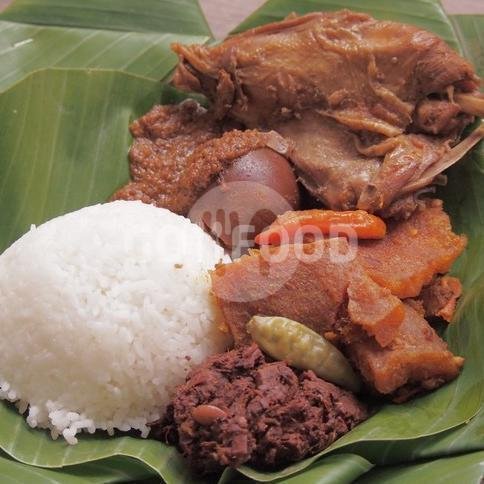 Nasi Gudeg Krecek Telur + Ayam Suwir menu Gudeg Yu Narni, Margo Utomo
