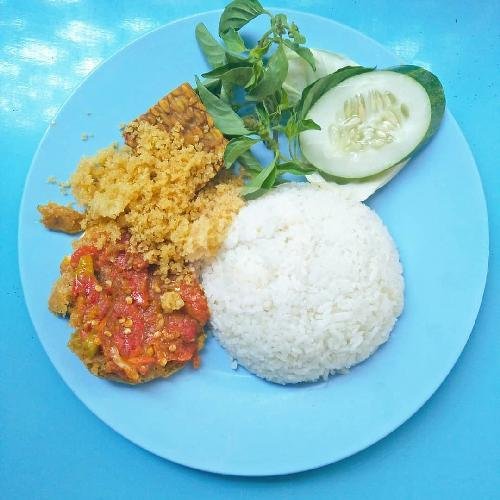 Nasi Belut Goreng Lalapan menu Ayam Bakar MBAK YUN, Karangploso