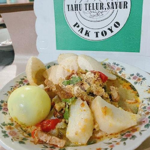 Krupuk menu Lontong Tahu Telor Pak Toyo, Dolopo