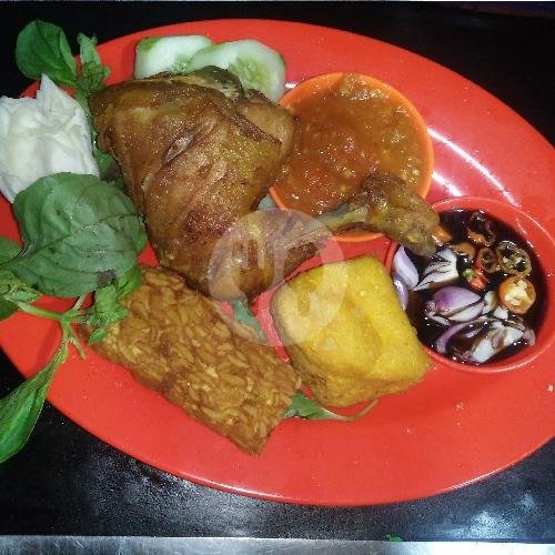 Ayam Goreng menu Saudagar Seafood 88 Dpn SMP N 1 Lembang