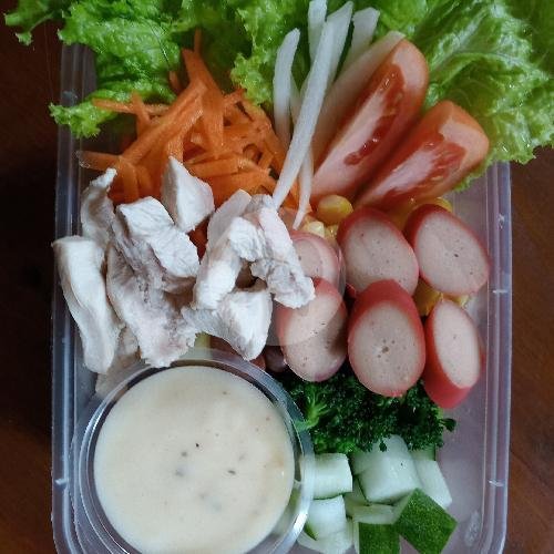 Toping Telur + Sosis menu Melt Salad, Sukun Raya