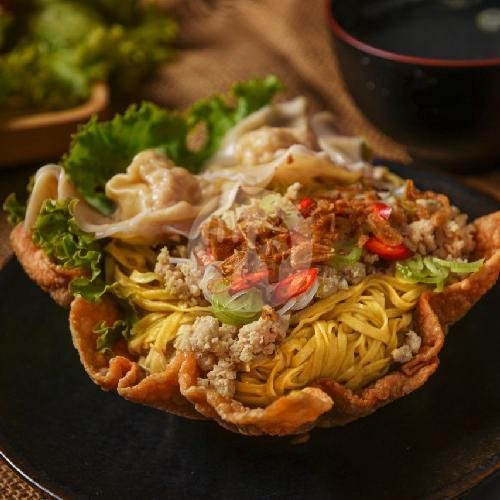 Bakmi BTP 74: Nostalgia Rasa di Tengah Kota Padang