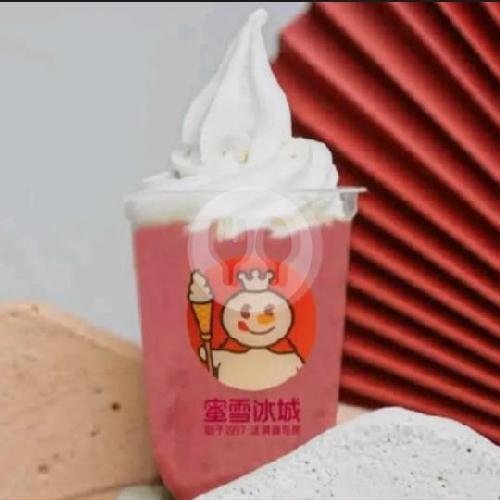 Strawberry Smoothies With Ice Cream menu Mixue Banyuanyar, Banjarsari