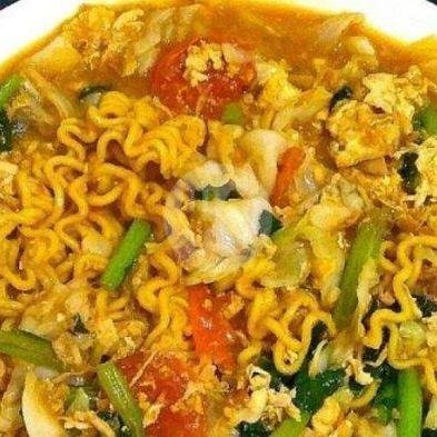 Mie Rebus Sosis menu Nasi Goreng Mang Ikin, Bunderan Kedawung
