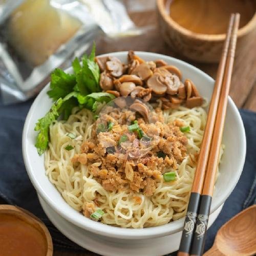 Yamie Ayam Jamur menu Mie Ayam Plombokan, Gajah Raya