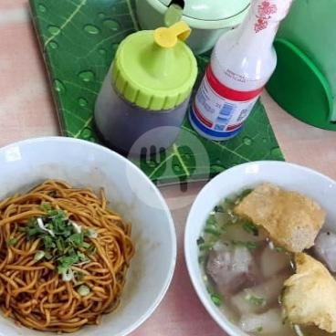 Yamien Asin menu Baso Sakum Mie Bihun