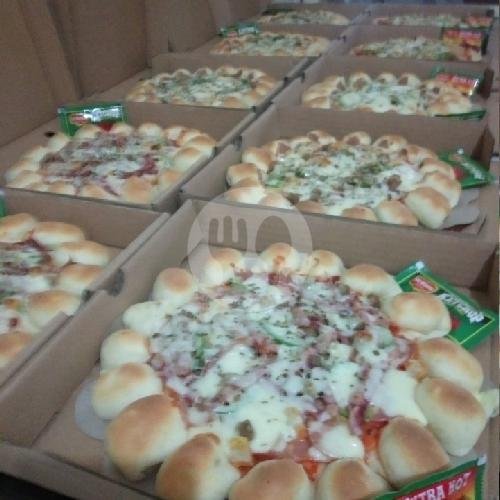 Pizza Pinggiran Moza menu Kendedes Pizza, Candirenggo