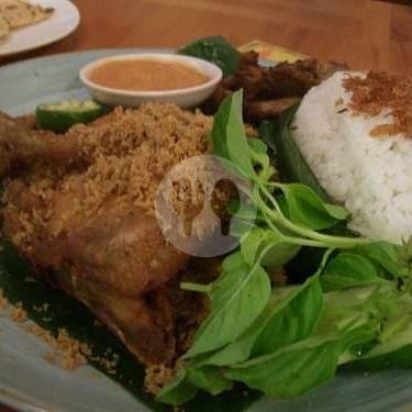 Paket Ayam Penyet menu Dapur Mbah Uyut, Maos