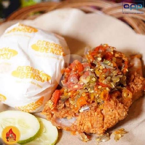 Paket Ayam Goreng Spesial menu Kuliner Aqila, Gurah