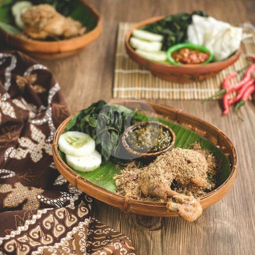 Ayam Bakar + Lalap + Sambel Bawang menu Lombok Idjo - Diponegoro - Ayam Goreng Spesial Lombok Ijo