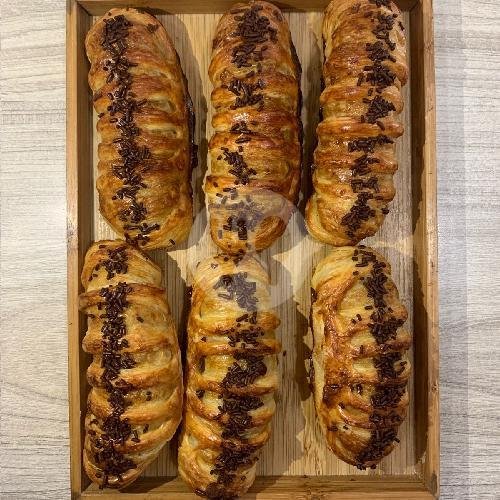 Paket Bratwurst Sausage Bun 1 menu Waroeng Snoepen