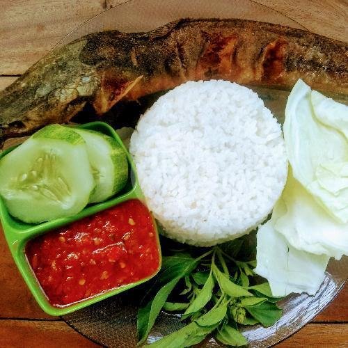 Review Warung Pecel Lele Mas Boy: Kenangan Manis dan Rasa Autentik di Banguntapan