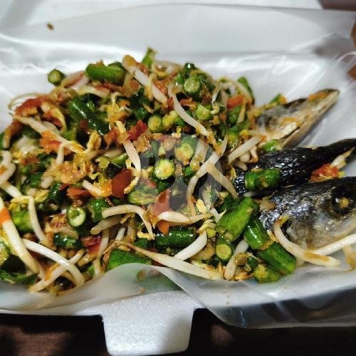 Tumis Genjer menu Warung Lalapan Ibu Siti Surabaya, Sebelah Masjid Assyukur