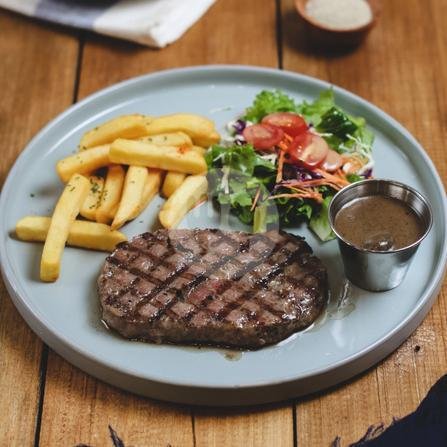 Seafood Platter menu Grillnesia Paskal, Steak Spaghetti Salted Egg Chicken Ayam Goreng Nasi Goreng