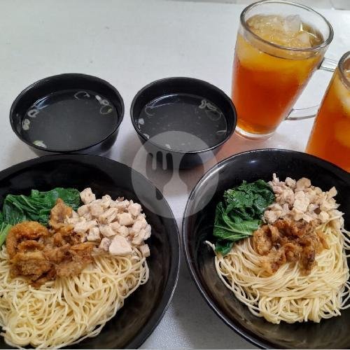 Paket B. 1. Mie Ayam Grabyas + 1.Nasi Chicken Katsu + 2 Teh/Es Teh menu Mie Ayam Grabyas Red Door, Demangan