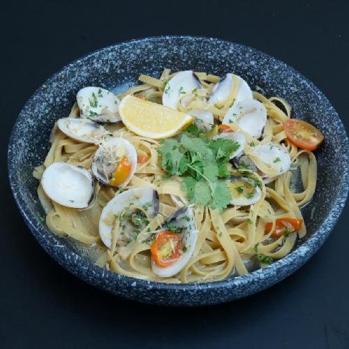 Mushrooms Aglio Olio Deep Fried Dory Fish menu Hummingbird Eatery And Space, Progo