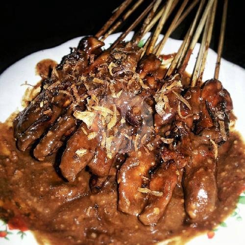 Lontong menu Sate Ayam Bang Iwan Madura, Pesayangan