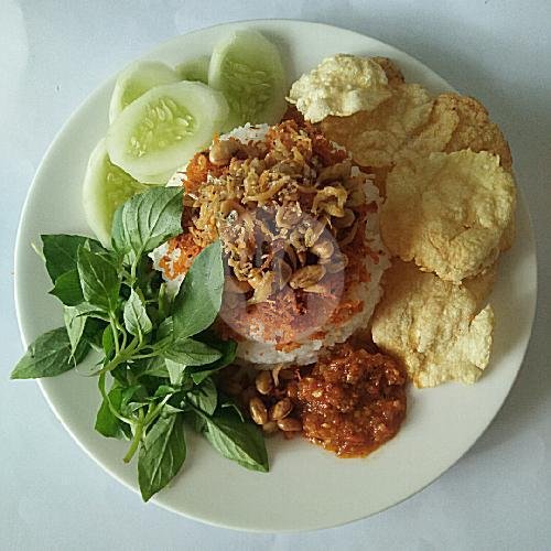 Nasii Putih menu Nasi Ulam Nasi Uduk Bu Mala, Gg Keahlian Musholah Attaufiq