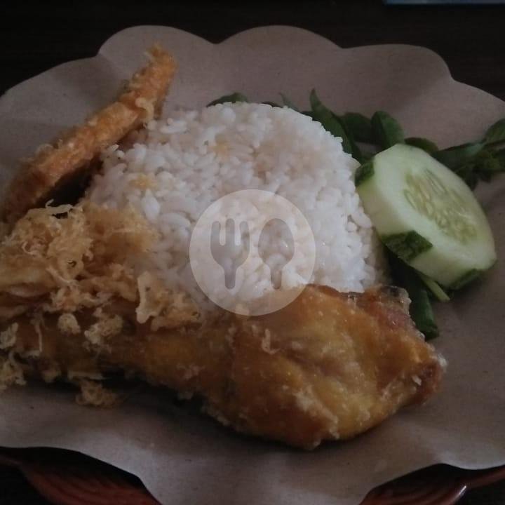 Nasi + Belut Goreng menu Lalapan Cak Midi, Cengger Ayam