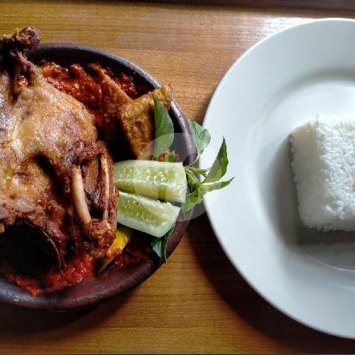 Bebek Kremes Sambal Jeruk menu Bebek Bumbu Hitam Madura Tungku Chef, Winong Tanjung Sepreh Mspt
