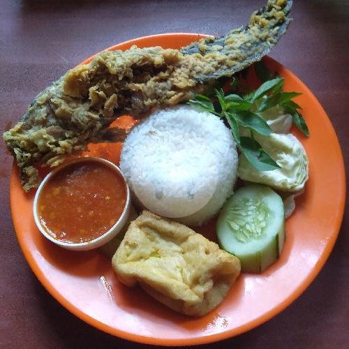 Nasi Lalapan Hati + Tahu + Sambel Bawang/Tomat menu Lalapan Arema Ex ITN, Bareng Raya 2N