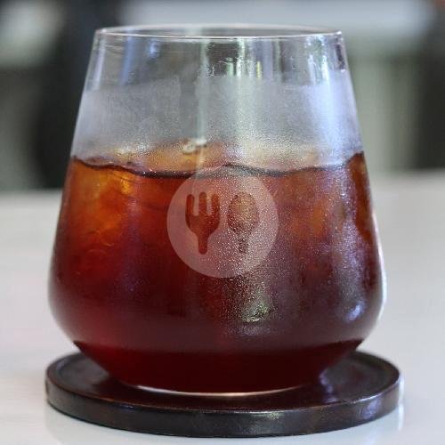 Iced Latte menu Tri Tangtu Kopi Roasters, Buah Batu