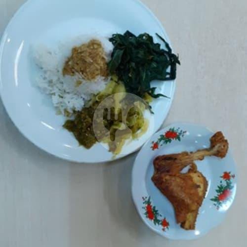Nasi Ayam Goreng menu Rumah Makan Citra Bundo Cikini, Cikini Raya