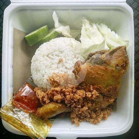 Paket Ayam Kampung menu Ayam Goreng Kremes