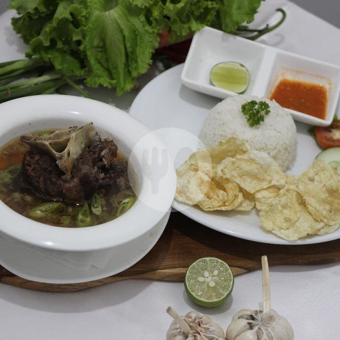 Sop Buntut Deles menu Osing Deles Cafe & Resto, Banyuwangi