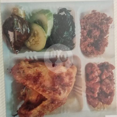 Paket Nasi Ayam Bakar + Oseng Tempe + Lalap + Sambel menu Mbah Gembil Spesial Ayam Srundeng, Slawi