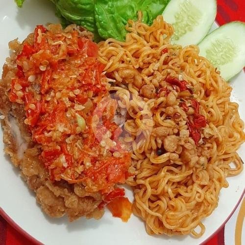 Nasi Gudeg Koyor Ayam Kremes Bu Yanti: Pengalaman Kuliner Otentik di Semarang