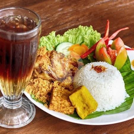 Paket Komplit Ayam Penyet Sambal Ijo menu Warung Ayam Bakar & Goreng Bu Yati, Melong Tengah