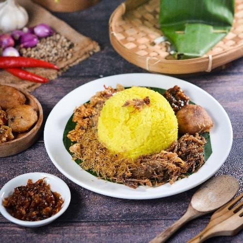 Nasi Kuning Bungkus Daun Pisang menu Nasi Krawu Ibu Hj. Suliha, Jl. Blauran Nomor 42