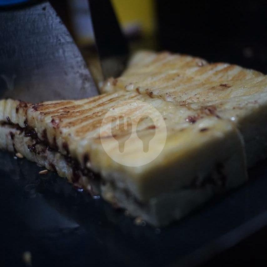 1 / 2 Roti Bakar Cokelat Susu menu Gerobak Kiting (Gerai Roti Bakar), Karang Mulya