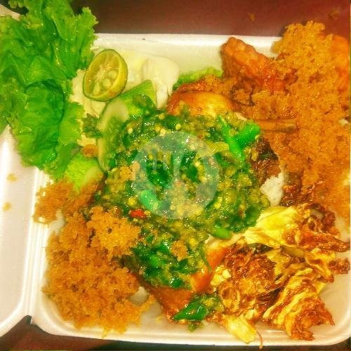 Nasi + Dada Kremes + Tahu + Tempe menu Ayam Penyet Sambel Setan Blekok, Kota Bambu Utara