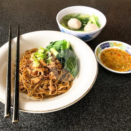 Yamien Komplit menu Bakso Pengampon Kopitiam