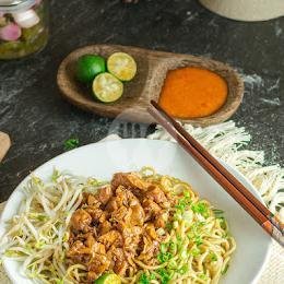 Mie Ayam Jamur Nusantara (Jumbo) menu Bakmi Aloi, Puri Indah